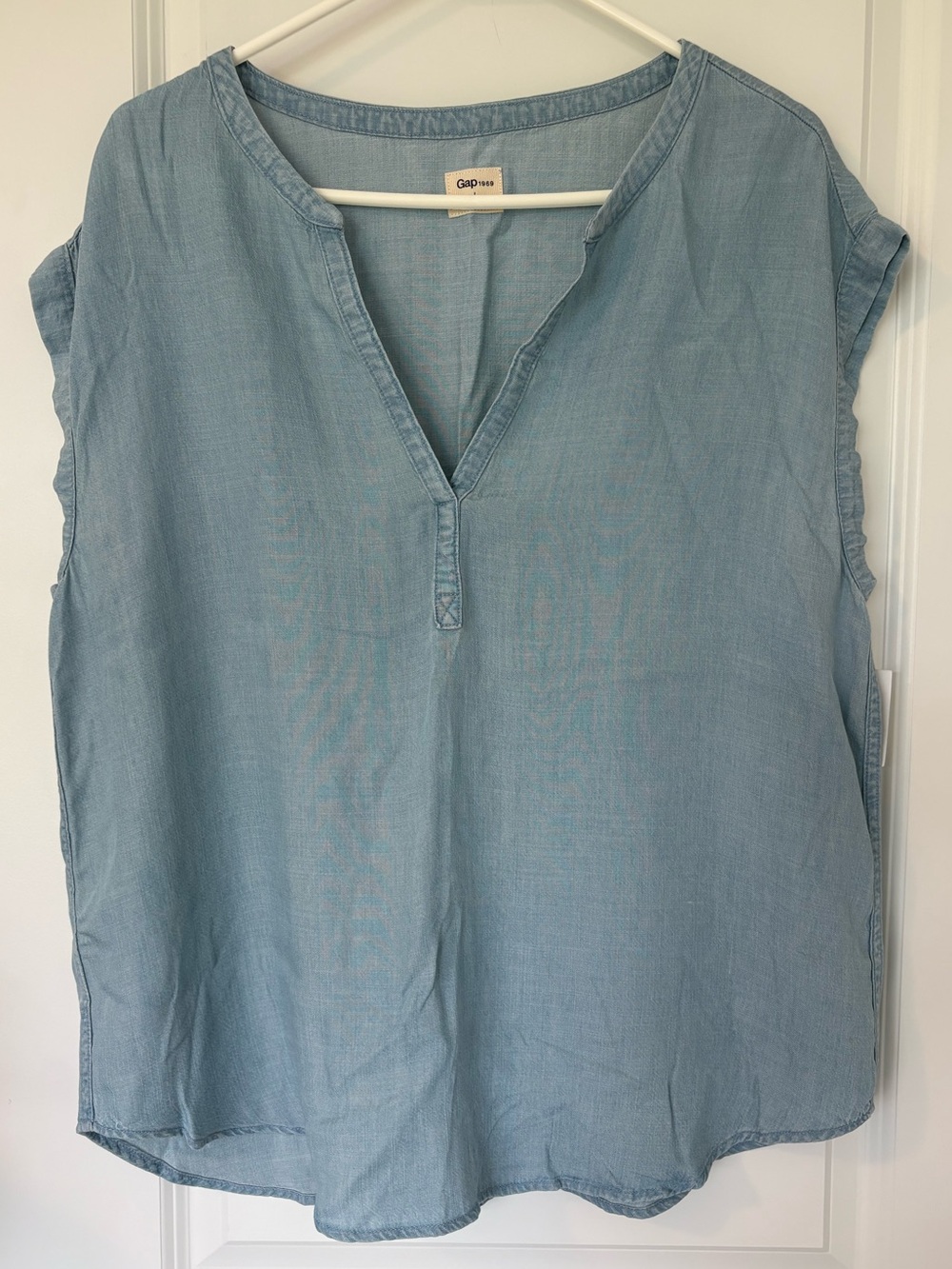 Gap Denim v neck top - Large NWT